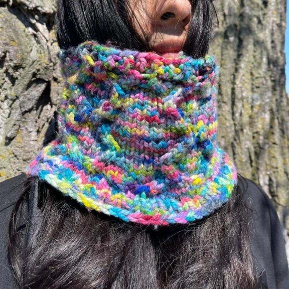 Hand crafted Knit cable chain Rainbow Cowl Scarf Medium Crown - Picture 4 of 4